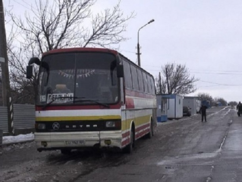 На границе ДНР с Украиной взорвался автобус с мирными людьми