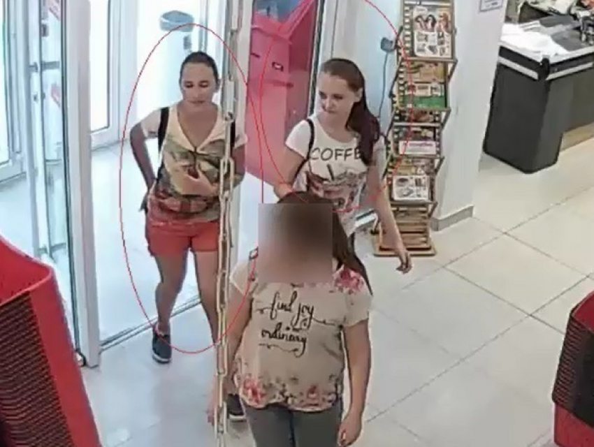 Привлекательные девушки в шортиках совершили преступление в столичном супермаркете и попали на видео 