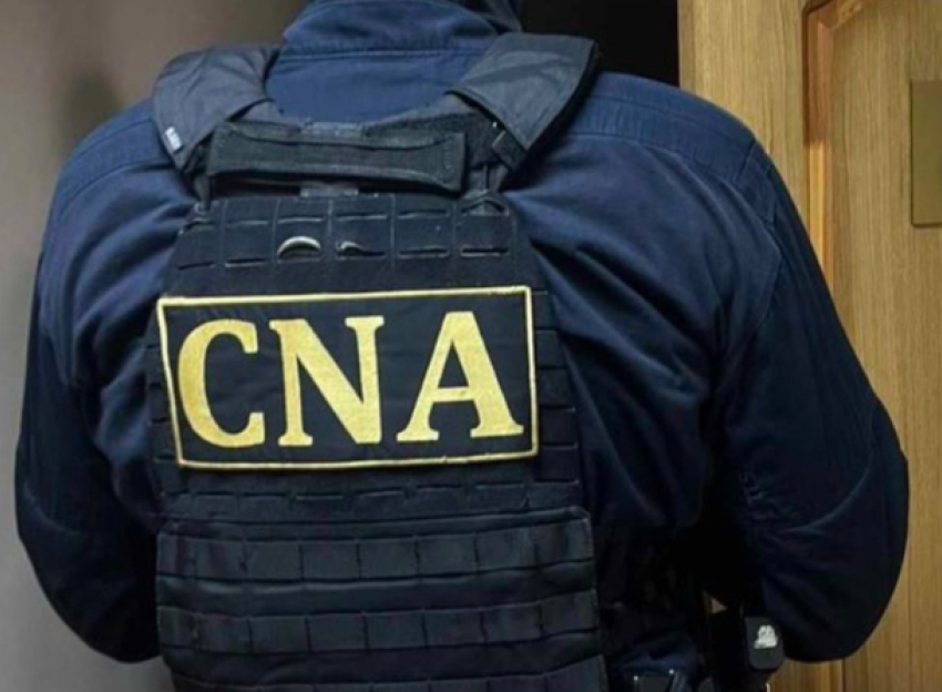 Обыски у двух чиновников и бизнесменов: CNA расследует дело о коррупции