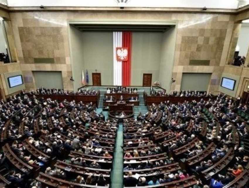 Закон, упрощающий трудоустройство граждан Молдовы, принял польский парламент