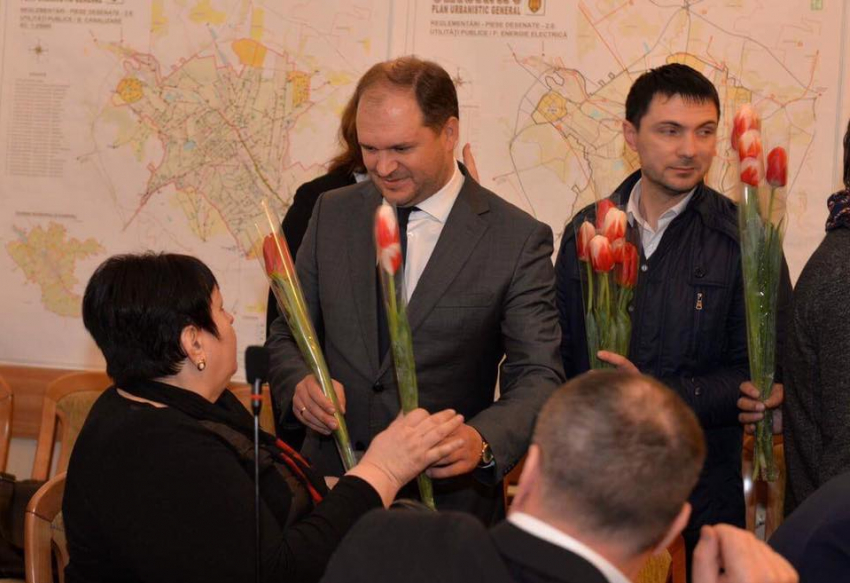 Социалисты в мунсовете Кишинева поздравили всех женщин с 8 Марта