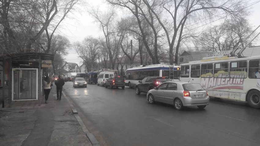 В результате аварии на Телецентре выстроилась многокилометровая пробка