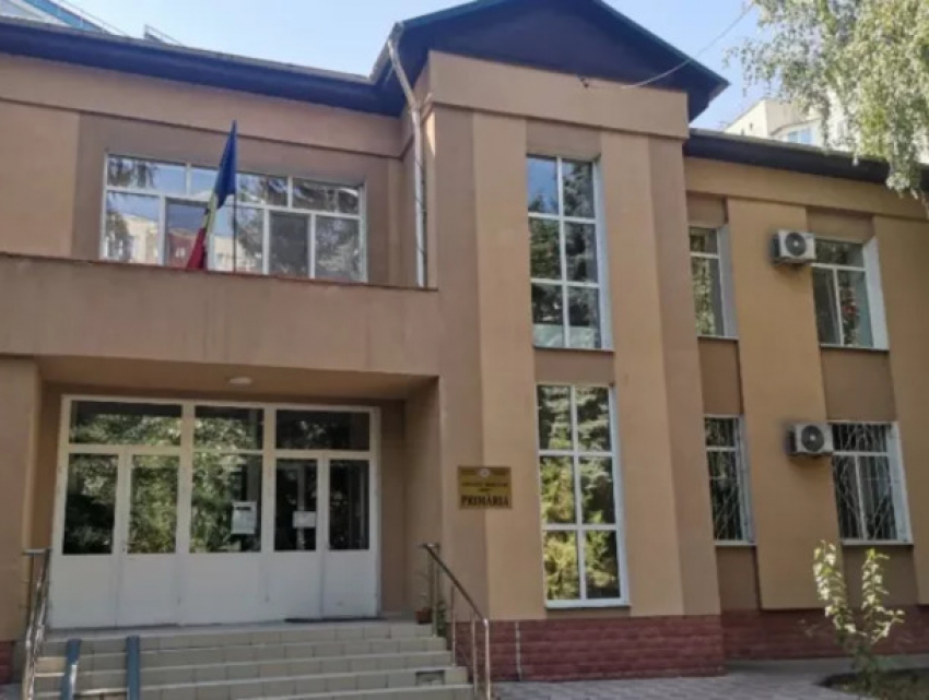 В примэрии Кодру вспыхнула драка между двумя советниками из-за места