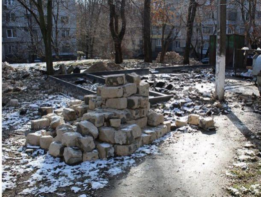 Вандалы разрушили импровизированные мусоросборники на Рышкановке