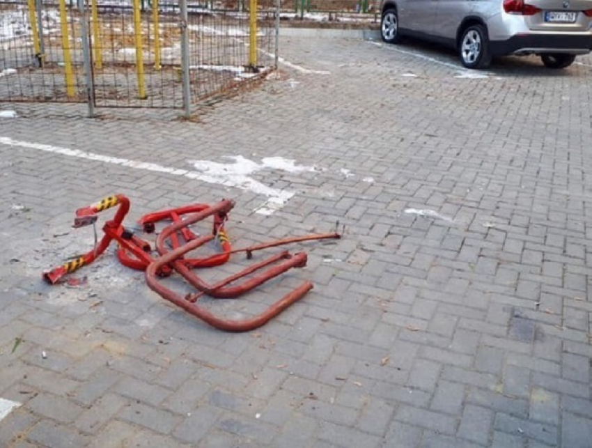 На Буюканах прошла спецоперация по ликвидации парковочных барьеров