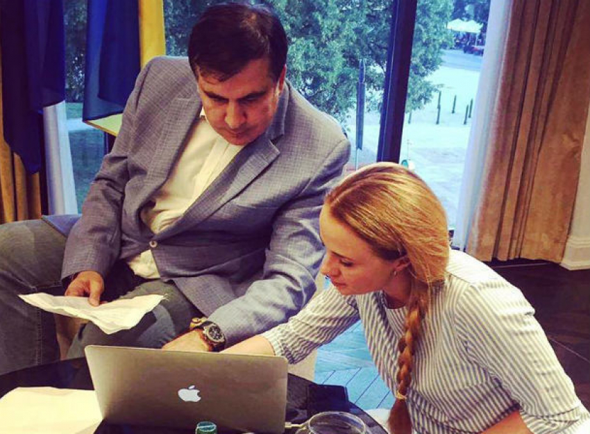 Саакашвили уволил пресс-секретаря за антисемитское высказывание о Порошенко