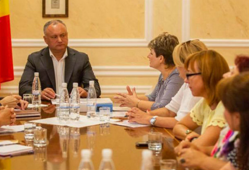 Беззакония семьи Гимпу и его советников-либералов вынудили жителей Колоницы приехать к Игорю Додону