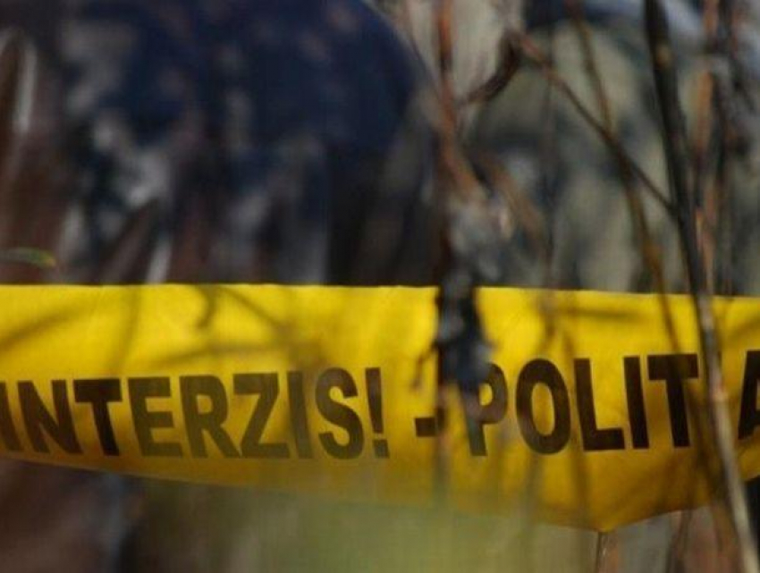 47-летний мужчина упал с 10-го этажа в Дурлештах и скончался