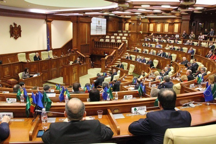 Проект пенсионной реформы обсудят в парламенте, несмотря на возражения оппозиции