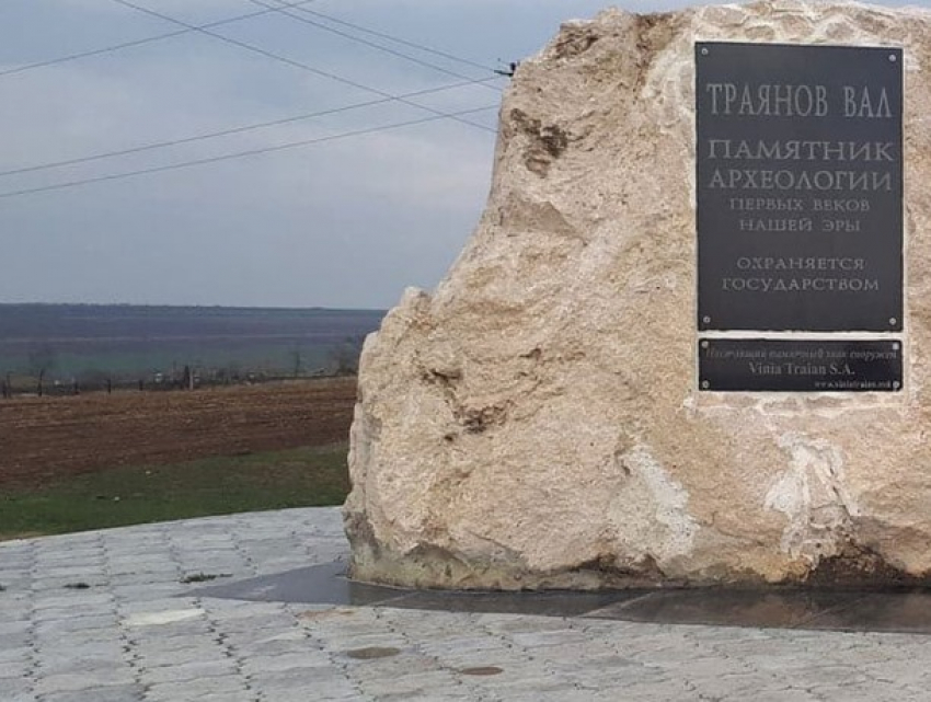 Юг Молдовы: памятники археологии и истории тонут в кучах мусора