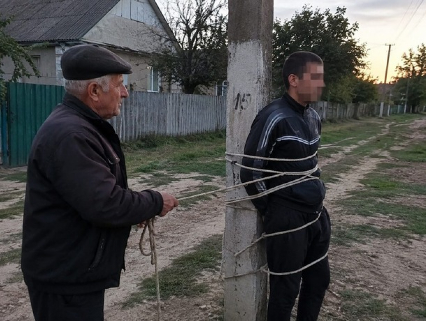 Пенсионер из Приднестровья поймал вора и привязал его к столбу