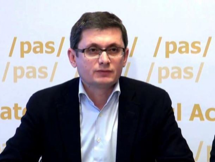 Глава фракции PAS устроил истерию во время выступления в парламенте, назвав новое правительство «румынофобами", «украинофобами» и «еврофобами"