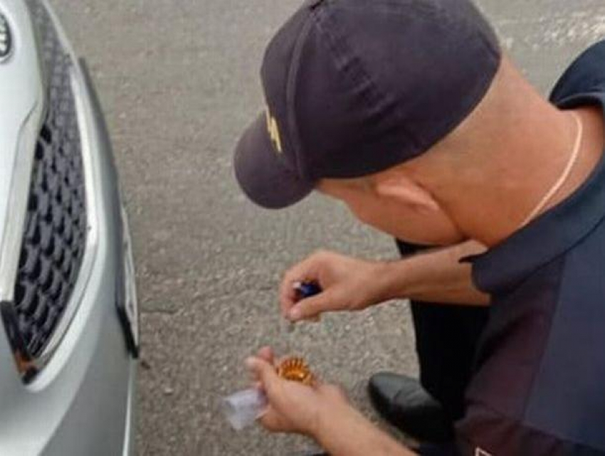 Водитель из России пожаловался на молдавских полицейских - отобрали номера и не хотят возвращать