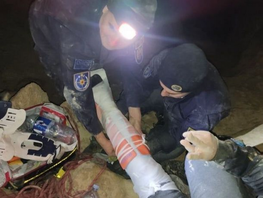 Мужчина застрял в пещере на глубине 350 метров – потребовалась помощь спасателей 
