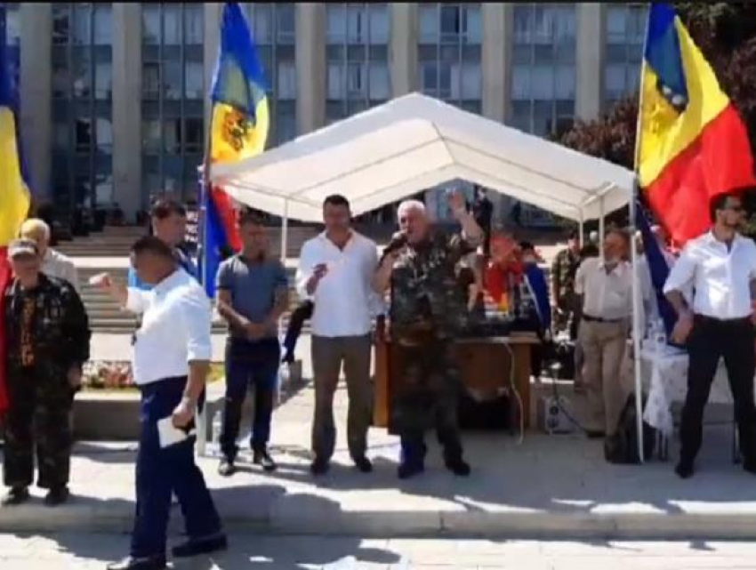 В ходе «протеста ветеранов» звучат предложения «расстреливать правительство, которое не оправдывает надежды»