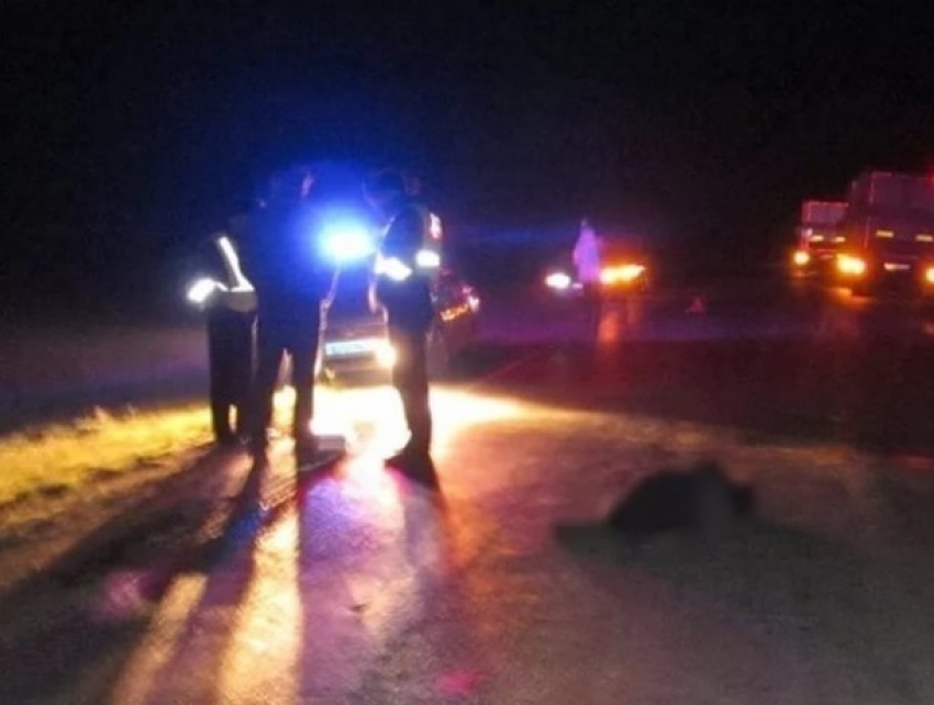Мужчина погиб под колесами автомобиля на трассе Кишинев – Хынчешты