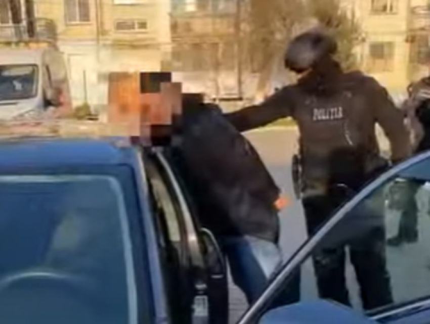 Врач из Чимишлии задержан на 30 суток за продажу наркотиков 