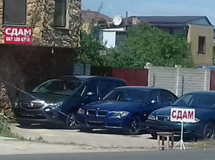 Испуганных туристов из Молдовы и России в Затоке вынудили «спрятать» автомобили