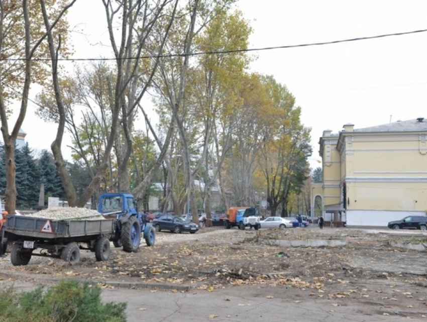Площадку возле Национальной библиотеки расчистили для катка