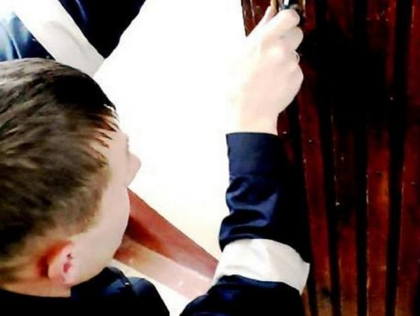 В Кагуле двое малолетних детей оказались заблокированы одни в квартире: потребовалась помощь спасателей