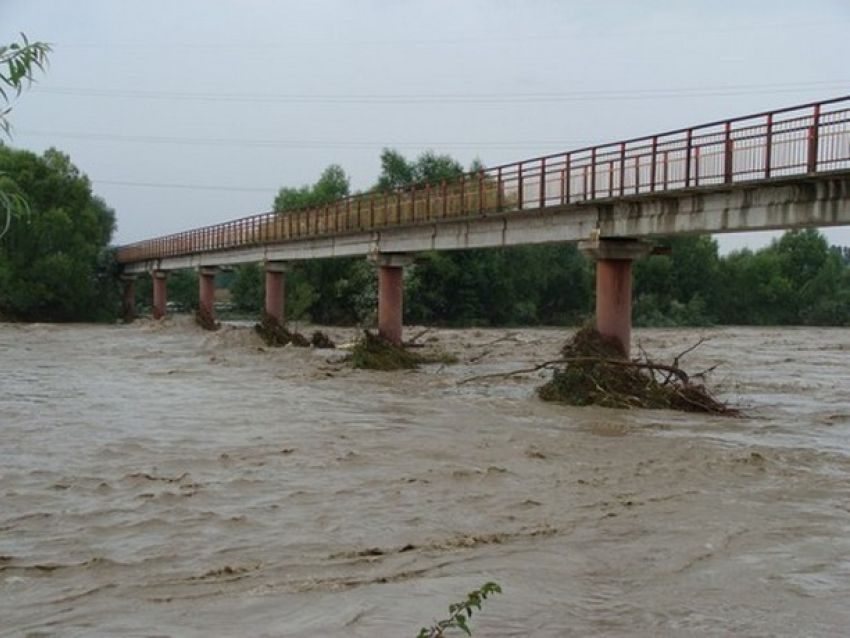 Во вторник Молдову продолжит заливать: по всей стране ожидаются ливни с грозами