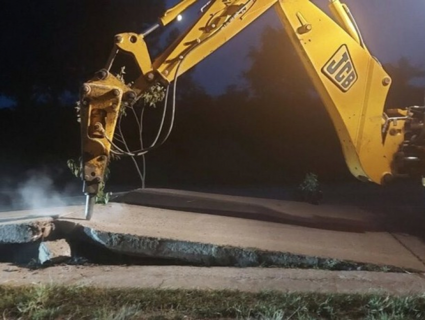 Из-за аномальной жары обрушились бетонные плиты на дороге Кишинев-Бельцы