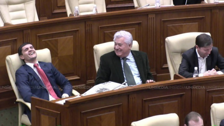 Воронин и Цуцу посмеялись на заседании парламента над коллажем на лидеров альянса 