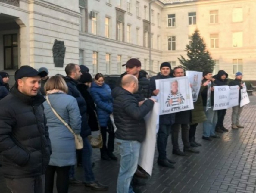 У генеральной прокуратуры обманутые граждане устроили протест