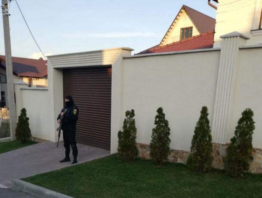 Мужчина, забаррикадировавшийся в доме в Ставченах, сдался полиции 