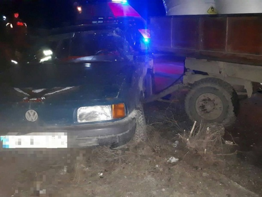 Трагедия в Дондюшанах: легковушка врезалась в грузовик, есть жертва