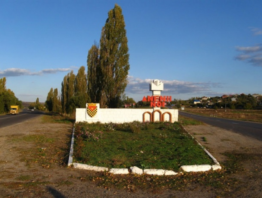 В Новых Аненах пьяная молодая мать с трудом смогла покормить младенца