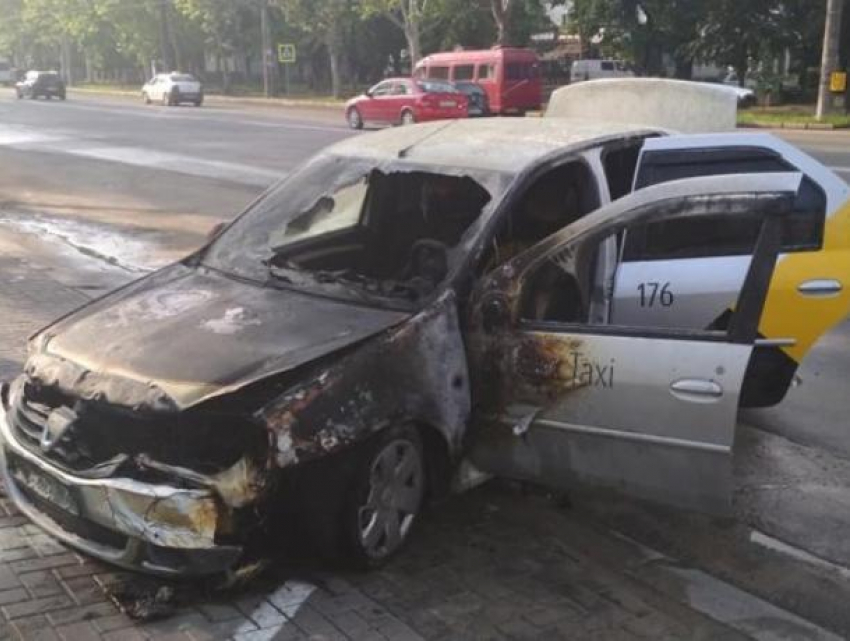На столичной заправочной станции взорвался автомобиль такси