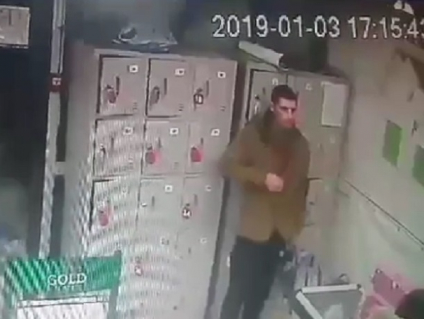 Внимание! В столичных супермаркетах орудует вор! Полиция ищет преступника (видео)