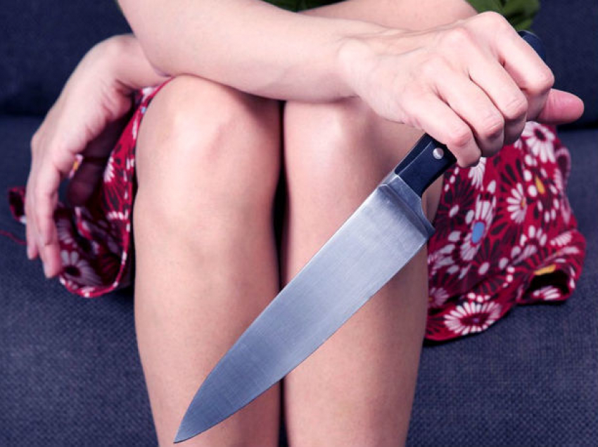 Ранение в грудь мужчины нанесла его разъяренная соседка в Приднестровье