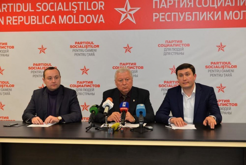 Социалисты и президент потребовали индексации пенсий на 20% в год и возврата к прежнему пенсионному возрасту