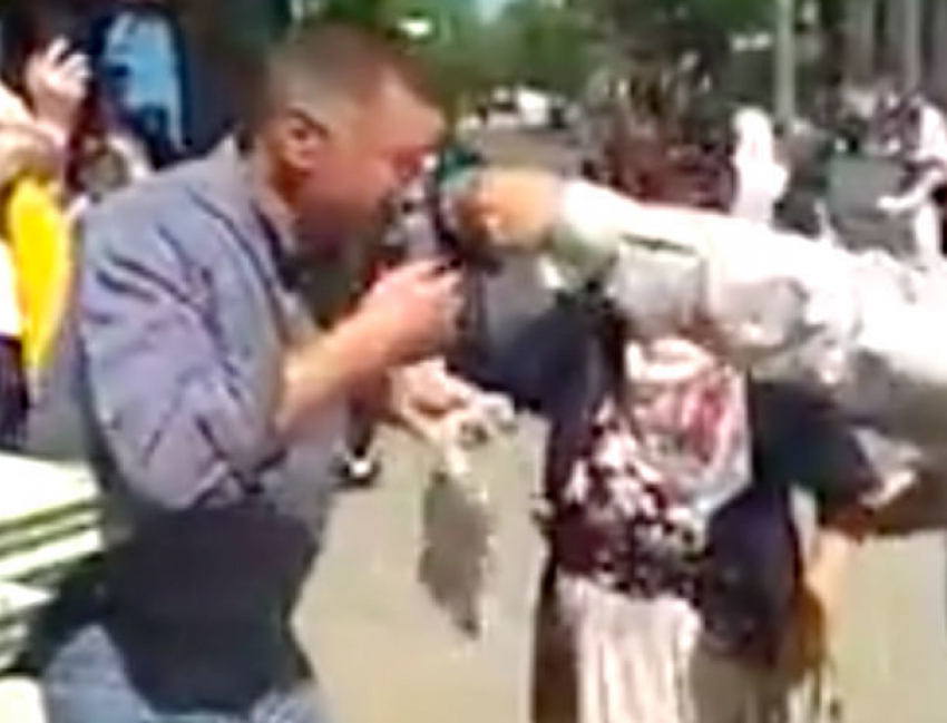 Слезоточивый газ применили против православных полицейские, охранявшие гей-марш в Кишиневе