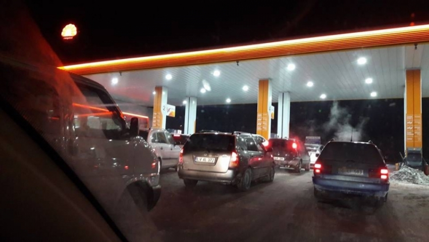 После объявления новых цен на топливо молдавские водители штурмовали заправки 