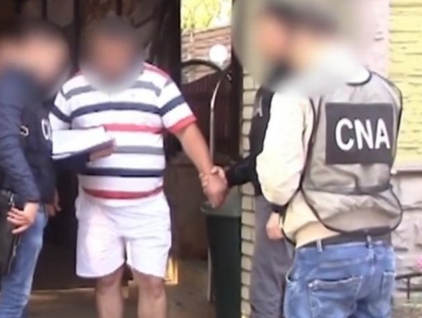 Задержание адвоката из Кагула, вымогавшего у клиента 2500 евро, попало на видео