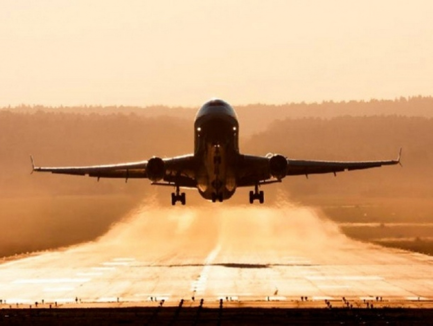Новое слово в безопасности полетов: грузовики на взлетной полосе - это нормально