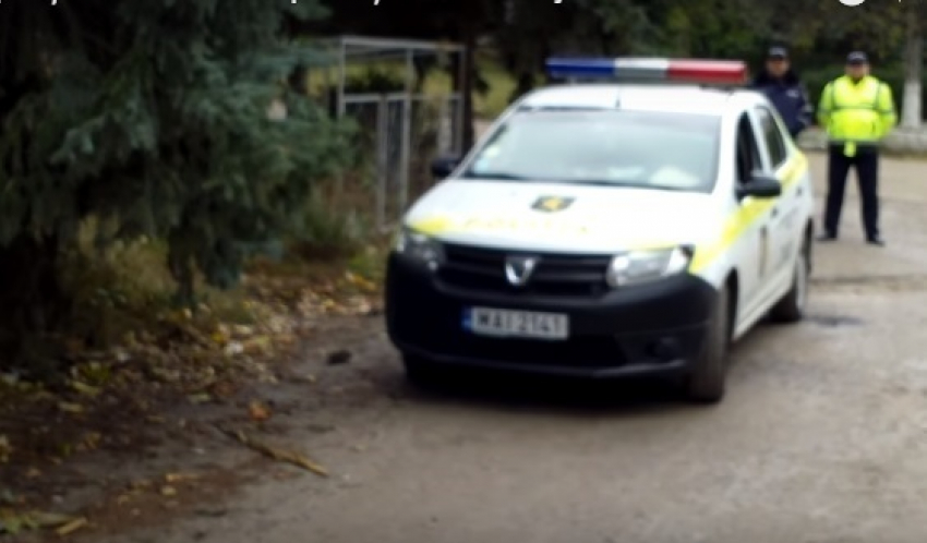 Сельскую школу в ожидании визита Лупу окружили полицией и частной охраной