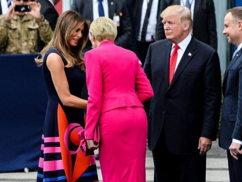 Жена президента Польши унизила Трампа, отказавшись пожать его руку 