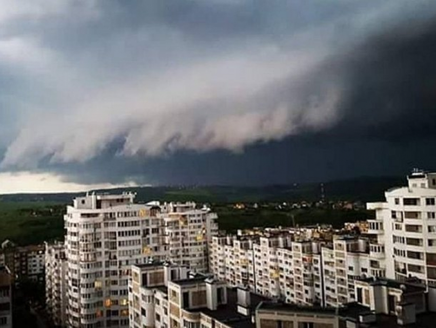 На Молдову надвигается буря: ожидается град и шквалистый ветер
