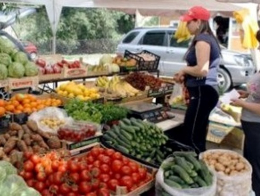 Подешевевшие фрукты и овощи на рынках обрадовали жителей Кишинева