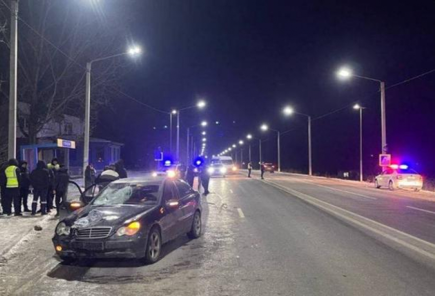 В Страшенах 19-летний водитель Mercedes сбил двоих детей на «зебре»: один ребёнок погиб