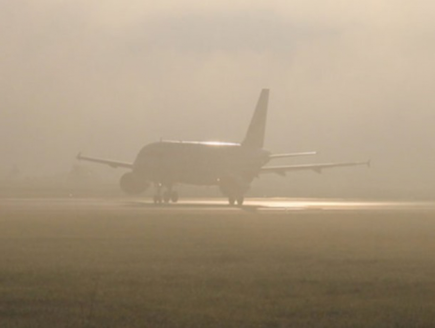 Туман мешает самолетам сесть в Кишиневе и вылететь из него