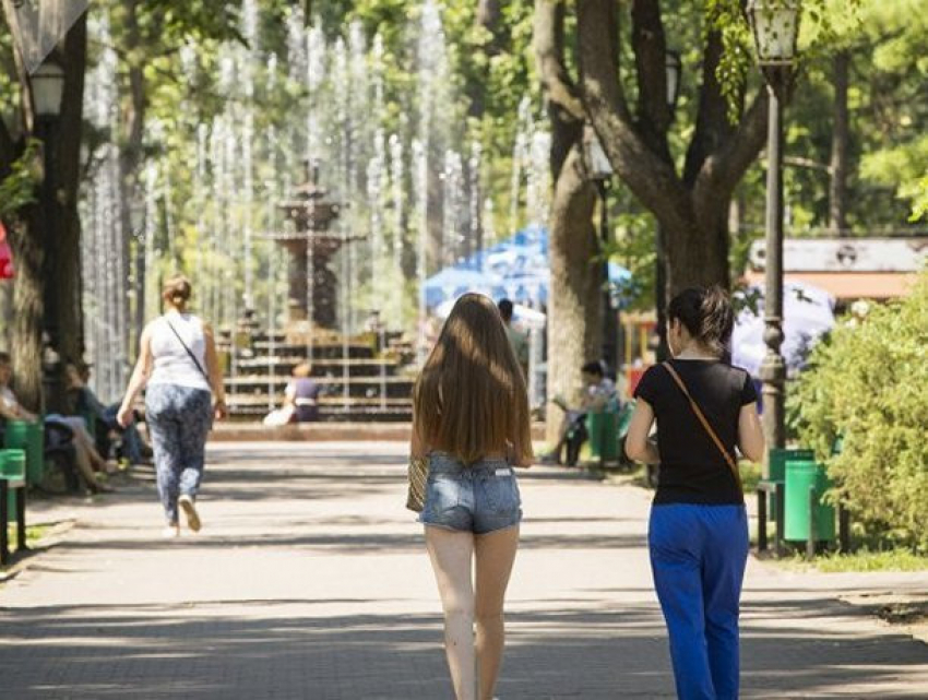 На Молдову движется грозовой фронт: четверг будет жарким