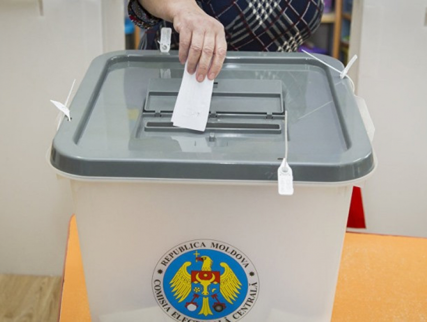 Почти 40 тыс. избирателей запросили переносные урны для голосования