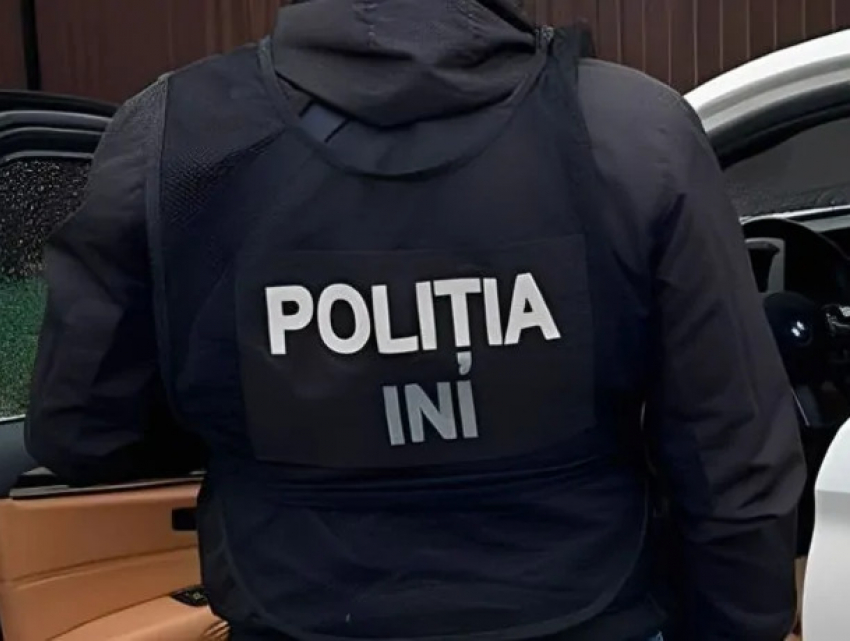 Полиция ликвидировала группу, которая незаконно продавала лекарства и добавки