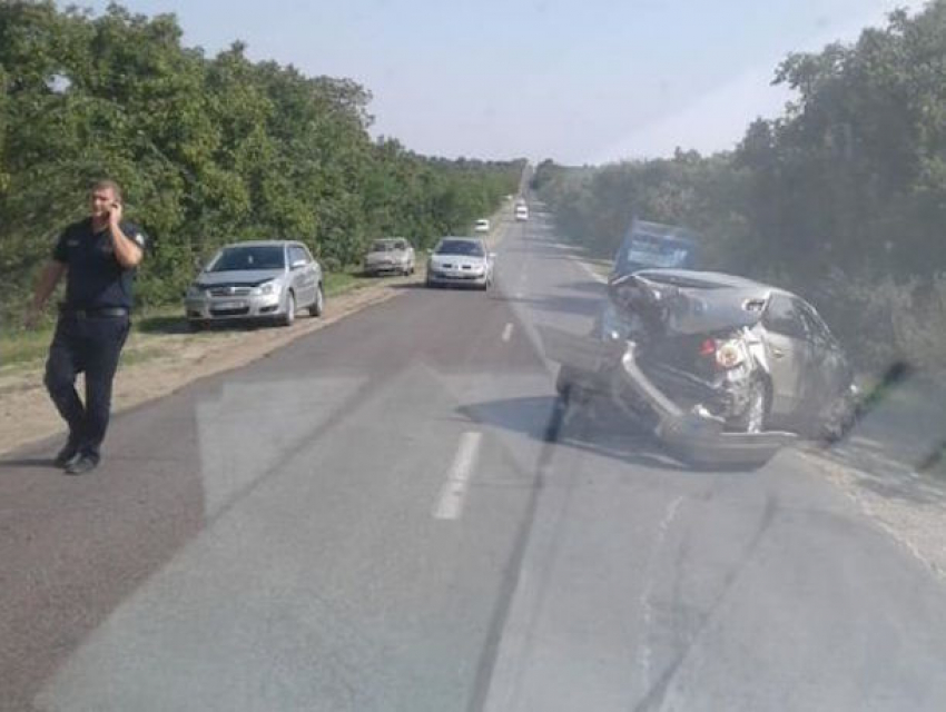 Жуткая авария в Костештах: мотоцикл врезался в две столкнувшиеся машины