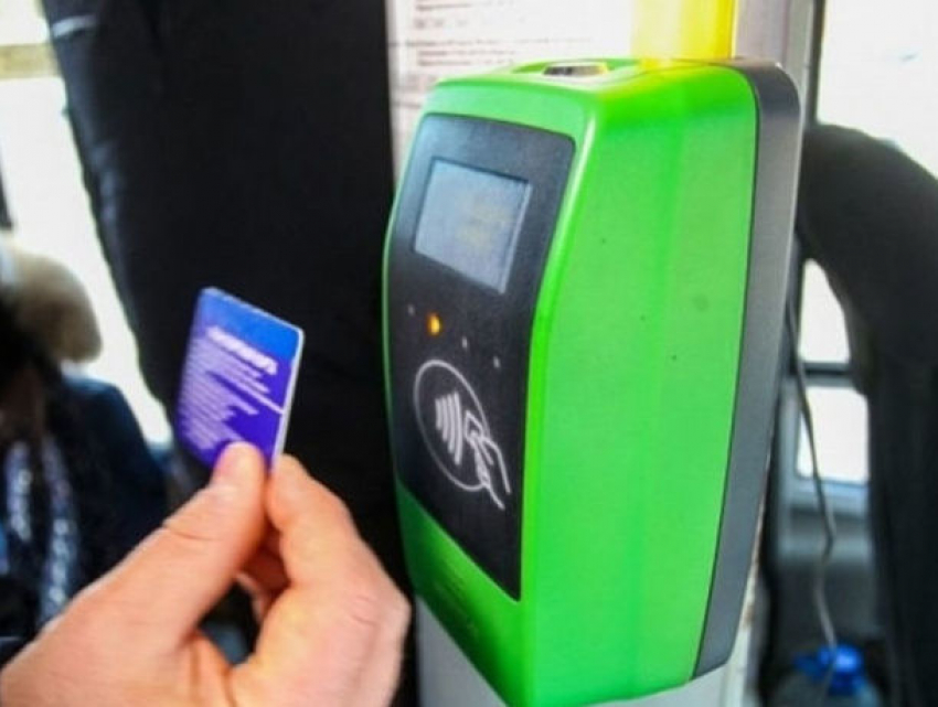 Почему в столице все еще не введена электронная система оплаты проезда, объяснил мунсоветник